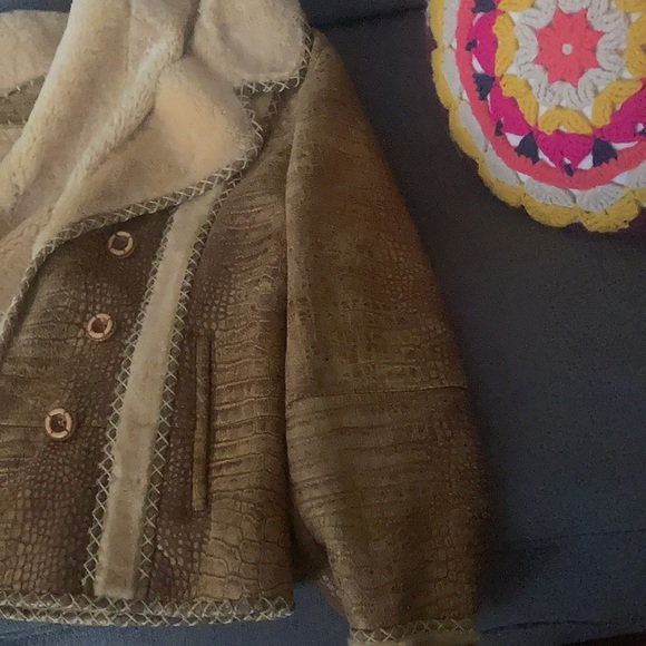 One of a kind vintage Shearling leather fur jacket. Retails for 2300 . Get now!! - Picture 5 of 6